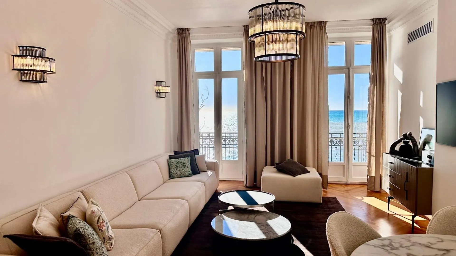 Quai Promenade View Balcony With Breathtaking View location